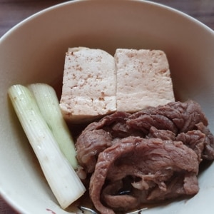 牛肉のうま味がじゅわーっ♪豆腐が主役の肉豆腐